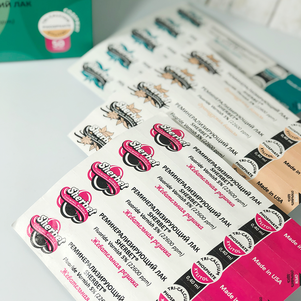 Реминерализующий лак Sherbet Fluoride Varnish 5%, вкус Перечная мята, 50 унидоз по 0,40 мл в уп вместе с кисточкой для нанесения лака.